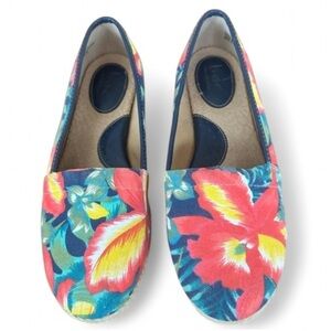 Born Concepts Hawaiian Floral Canvas Slip-On Shoes Size 9.5M